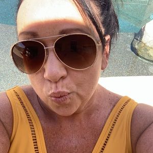 Meet your Posher, Renee